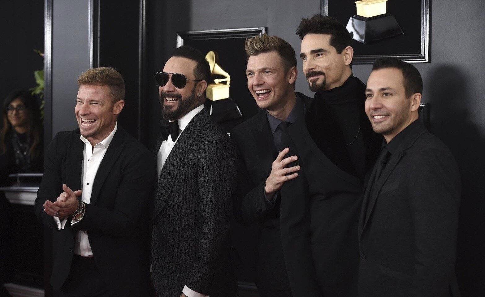 5人久违同框,经典曲目的云合唱引粉丝泪目|后街男孩|合唱|五人_新浪