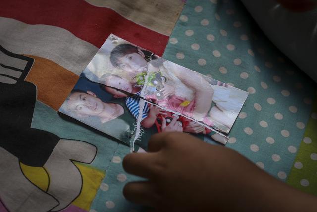 6旬老人省吃俭用给儿子在城里买房,孙子查出重病后现状让人心疼休闲区蓝鸢梦想 - Www.slyday.coM 6旬老人省吃俭用给儿子在城里买房,孙子查出重病后现状让人心疼休闲区蓝鸢梦想 - Www.slyday.coM