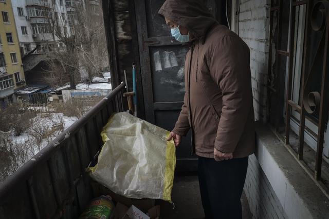 6旬老人省吃俭用给儿子在城里买房,孙子查出重病后现状让人心疼休闲区蓝鸢梦想 - Www.slyday.coM 6旬老人省吃俭用给儿子在城里买房,孙子查出重病后现状让人心疼休闲区蓝鸢梦想 - Www.slyday.coM