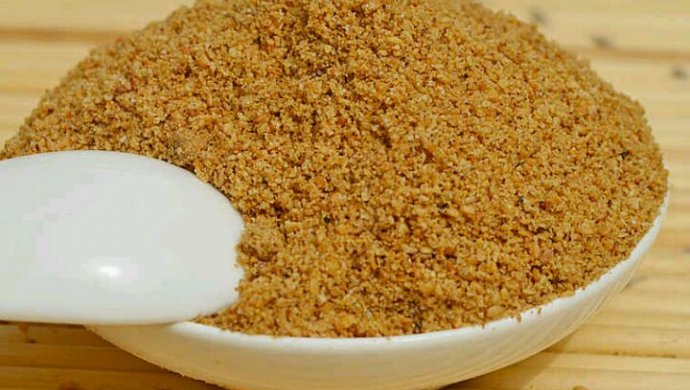 芝麻盐在河北的旧习俗里,主家新添了小孩都要备上芝麻盐,回赠给前来