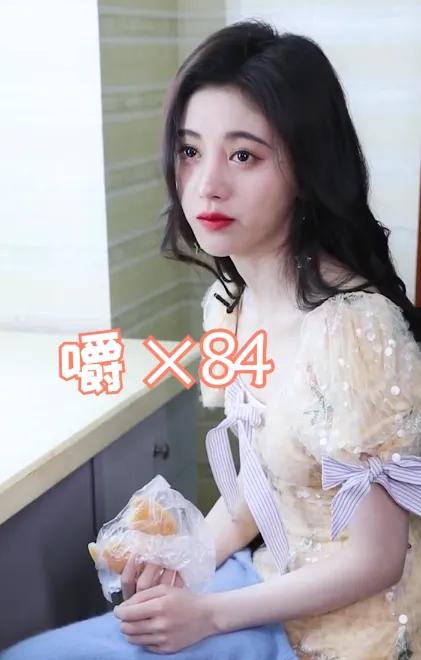 鞠婧祎一口面包嚼32下不多?看了第二次挑战嚼的次数,是我没见识