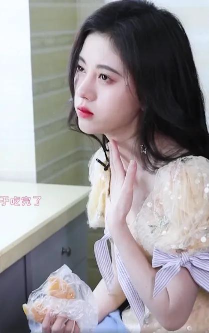 鞠婧祎一口面包嚼32下不多?看了第二次挑战嚼的次数,是我没见识