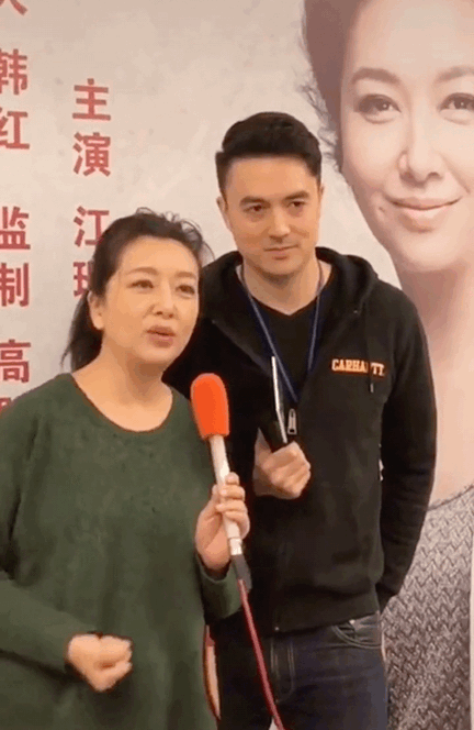 江珊出席活动素颜被拍 网友:这不是《祝你平安》的孙悦?
