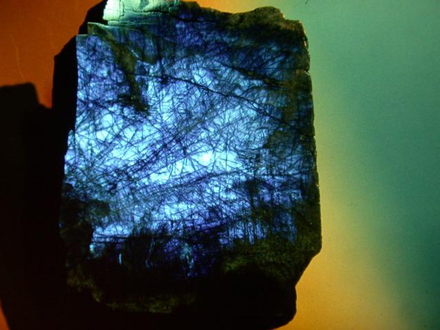 一直被认为是神遗留下来的一种石头,看着它就让人无法抗拒