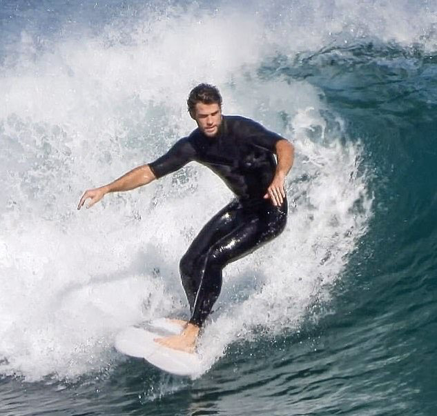 30岁锤弟拜伦湾冲浪191cm的肌肉型男运动起来帅到掉渣