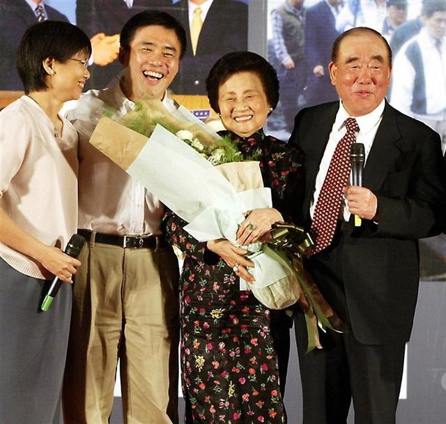 郝龙斌哽咽忆郝柏村:一辈子在整军备战,却最怕有战争发生