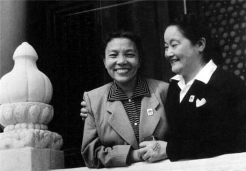 她一生在追求平等,生前穿金戴银,清点遗物时才发现首饰全是假货|法政