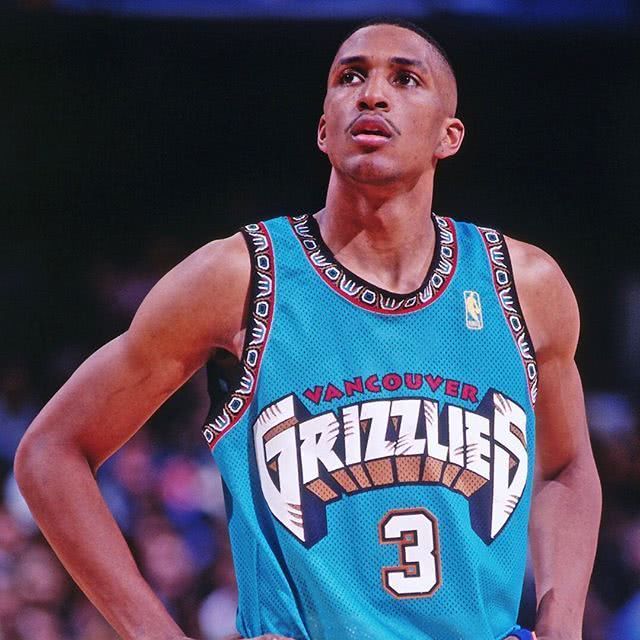 最棒的三号美媒晒身穿三号球衣的球员照片艾弗森韦德保罗领衔