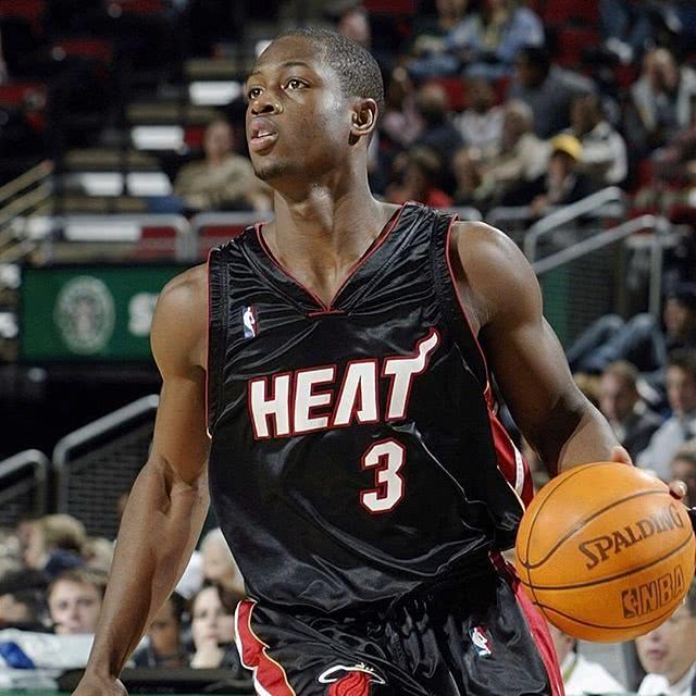 最棒的三号美媒晒身穿三号球衣的球员照片艾弗森韦德保罗领衔