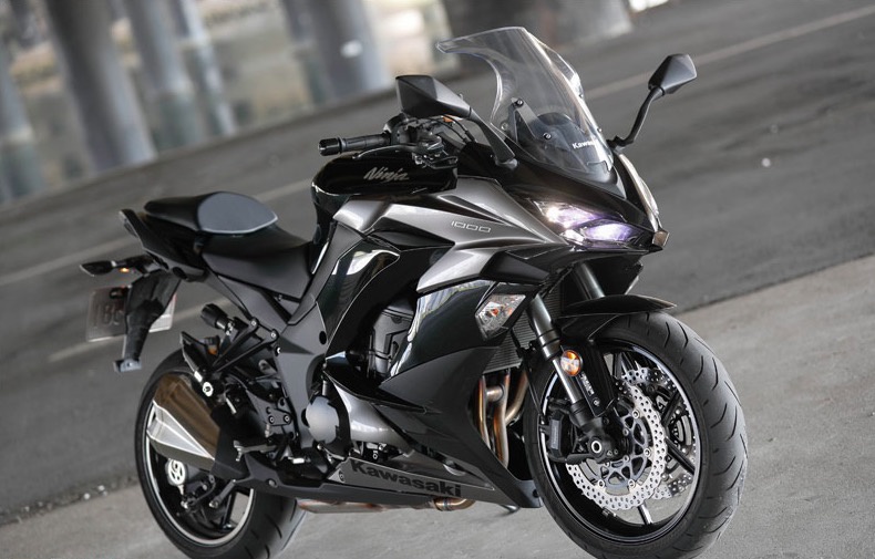 售18万的川崎公升级摩旅车,性能强大, 战斗外观,撩妹一把好手