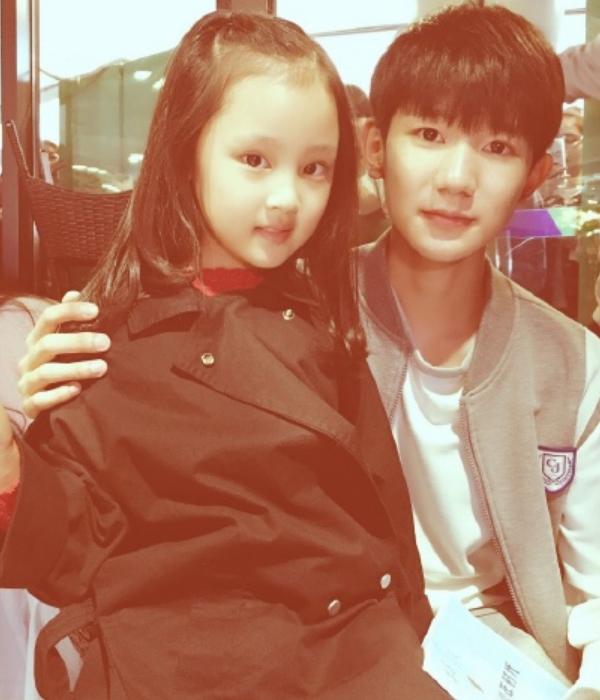 仅九岁颜值高身材好,未来女神诞生|tfboys|张婉儿|小女孩_新浪新闻