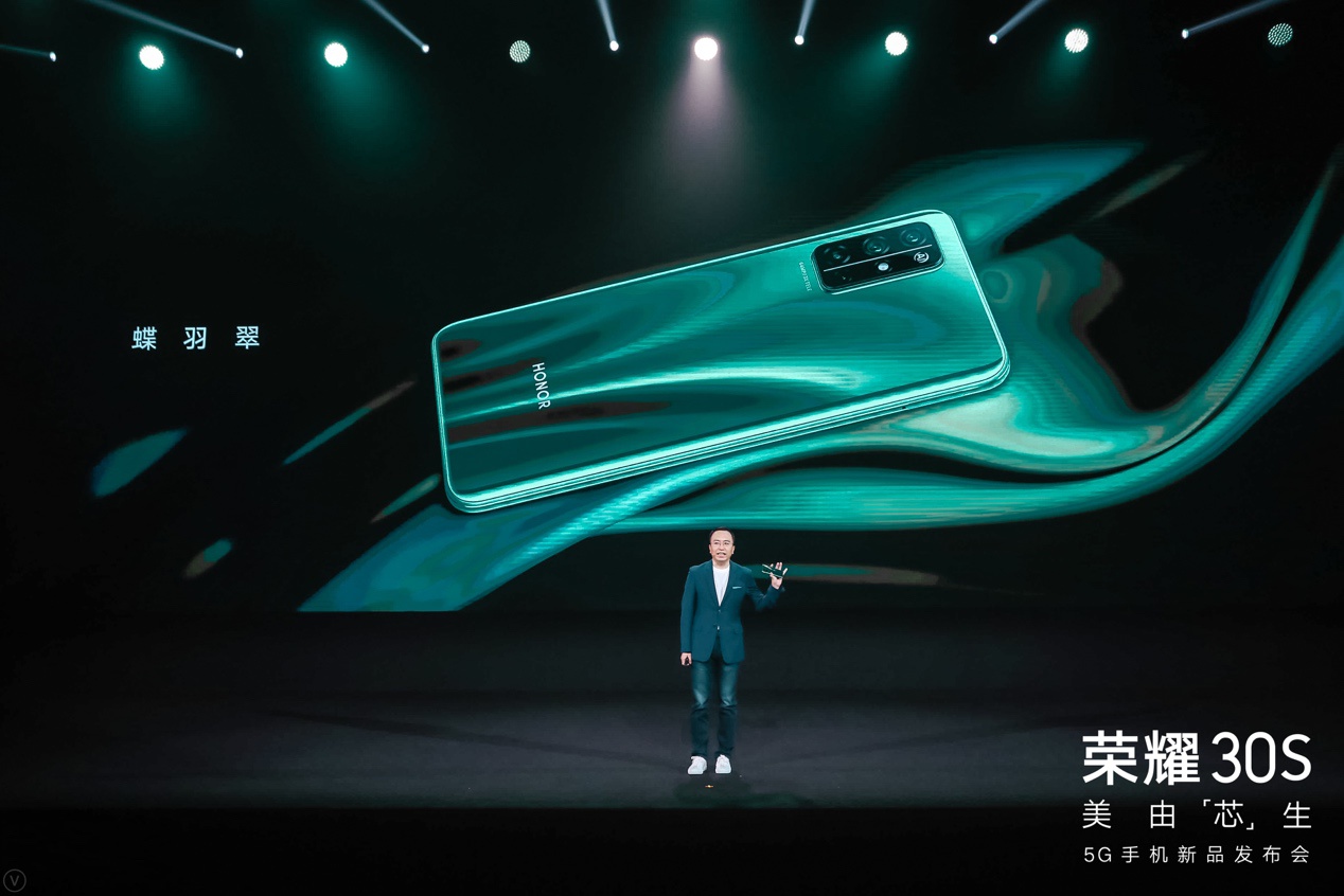 5G神U麒麟820护体！6400万像素AI四摄/40W超级快充统统在一起！