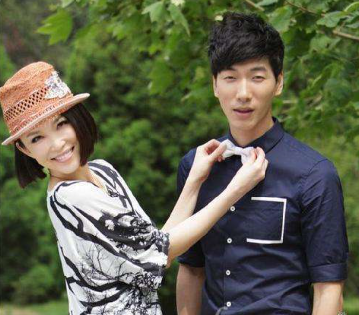 做饭红孩子又宠妻,网友曾调侃寇静是拯救了银河系的女人,有顾家的老公