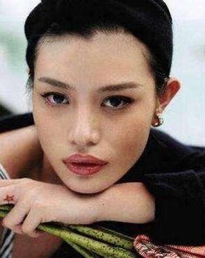 汪峰第三任妻子康作如近照40岁气质出众曾公开斥责汪峰不忠