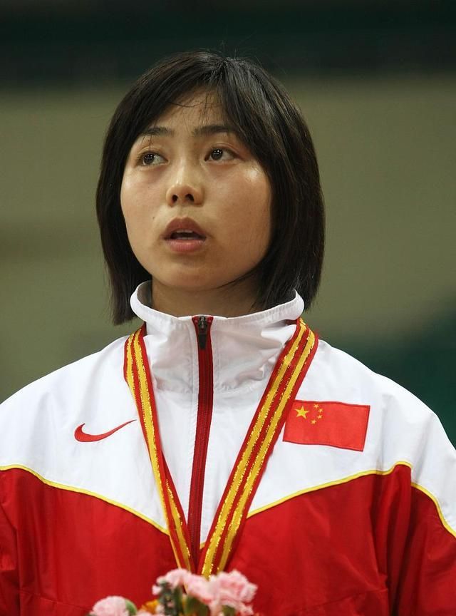 中国体坛,她是被骂得最惨的奥运亚军,如今却幸福似神仙