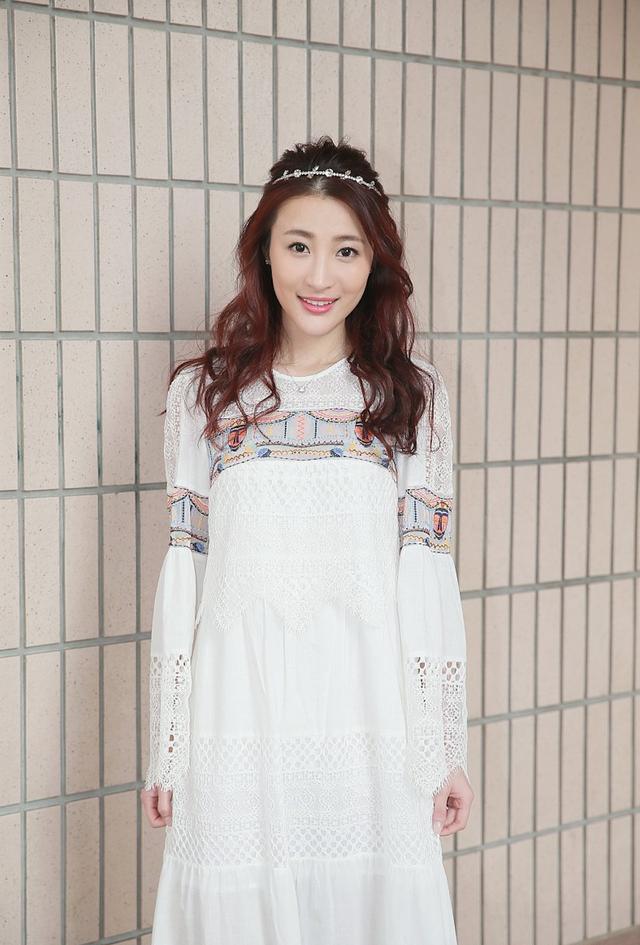 林峰32岁堂妹林夏薇13家食肆月亏百万不裁员,获丈夫