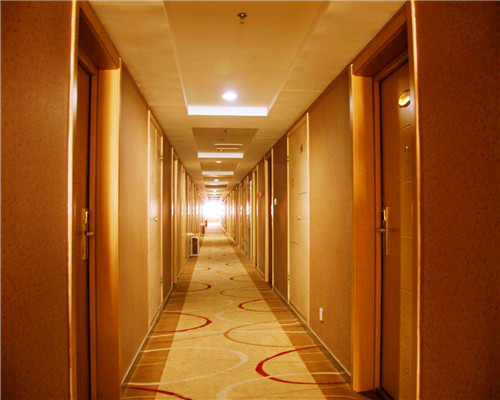 酒店走廊尽头最后一间房很少有人住？酒店经理无奈说出实情