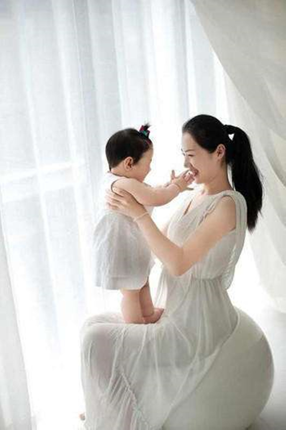 关于宝宝竖抱除了这3种姿势需要get4个冷知识也要知晓