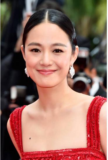 她高中毕业做了会计,名导老公没钱拍电影,她让父母投资