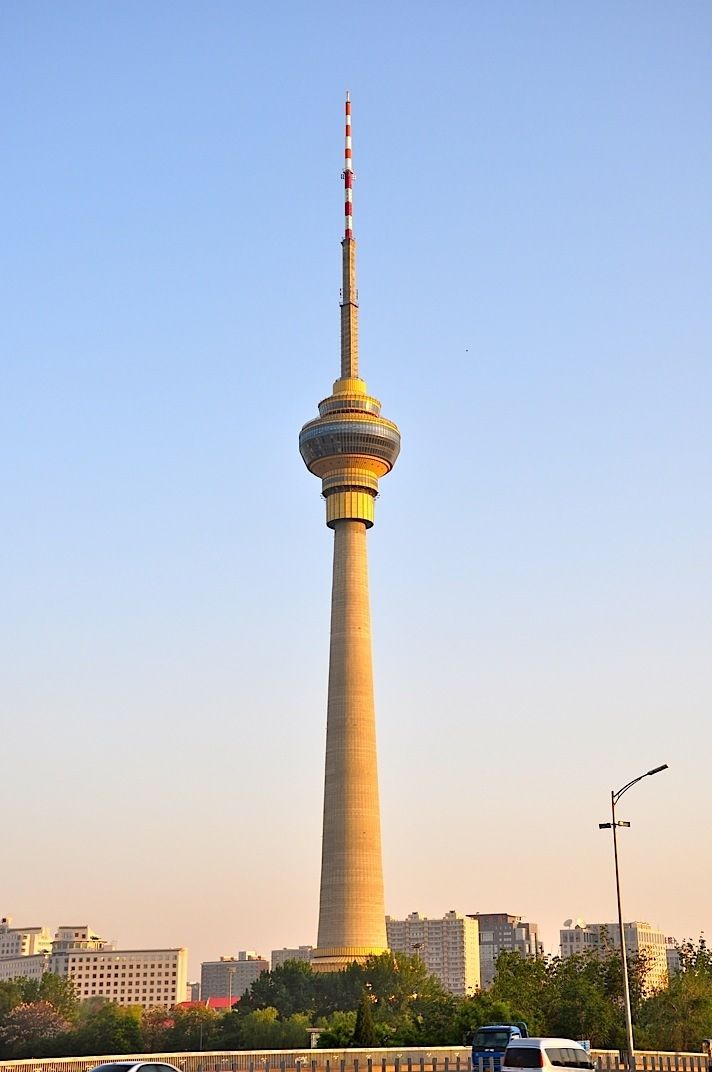 北京很有代表性的一座电视塔,总高405米,门票却要90元