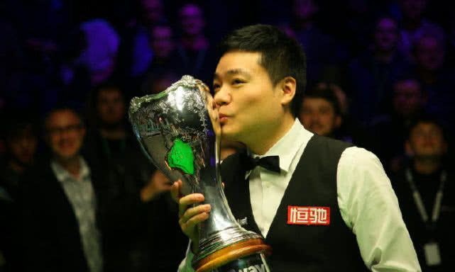 丁俊晖冲世锦赛冠军!终极梦想欲送给女儿,英锦赛夺冠兑现承诺休闲区蓝鸢梦想 - Www.slyday.coM 丁俊晖冲世锦赛冠军!终极梦想欲送给女儿,英锦赛夺冠兑现承诺休闲区蓝鸢梦想 - Www.slyday.coM