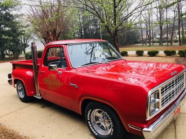 1979年道奇肌肉红色小皮卡等待新车主,上等成色,颜色诱人