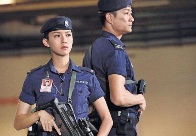 职业剧《机场特警》接档播出 tvb小花为新剧剪短发