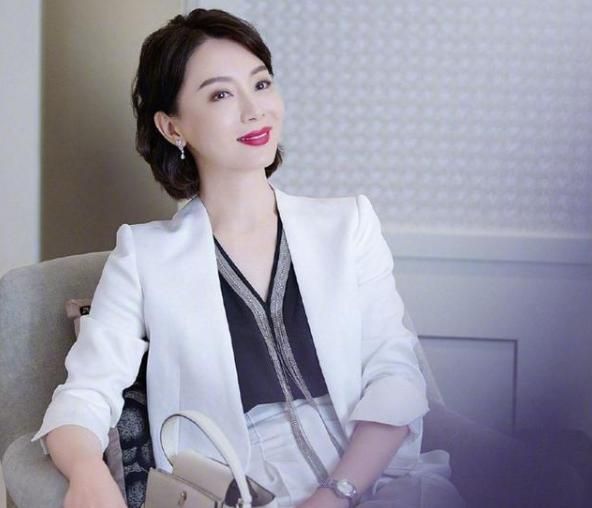 被称"旗袍女王",嫁钢琴家惹人羡,董卿:陈数是优雅女人典范