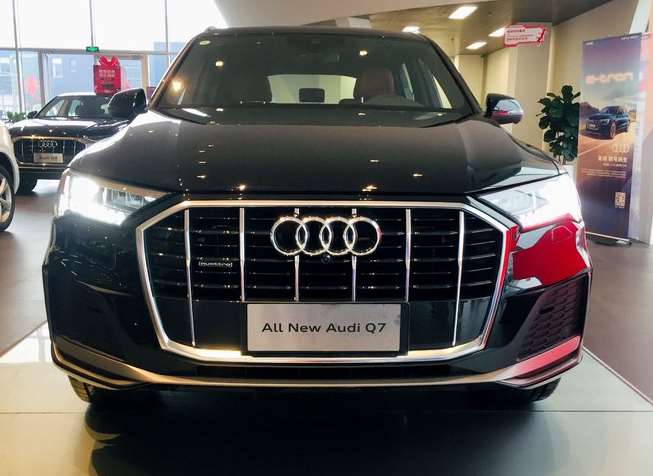 2020款奥迪q7实车到店!将于4月底正式上市 配自适应空气悬挂