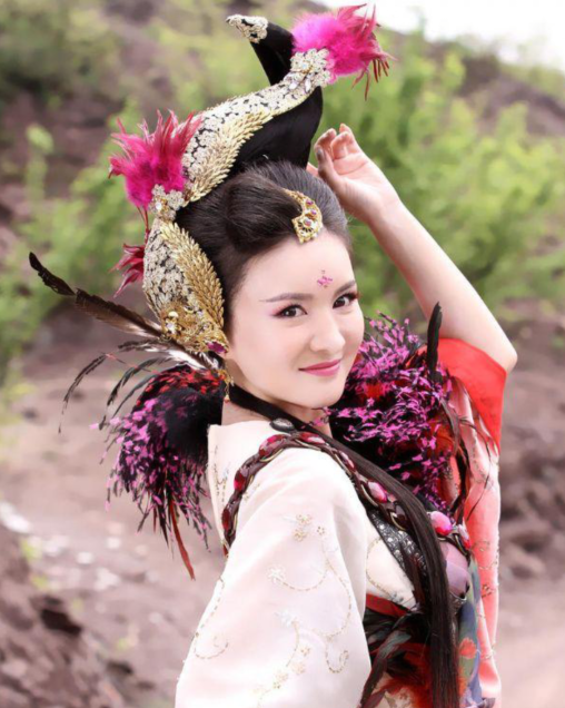 完全没有剧里的傻憨样?靠一部戏吃了十年