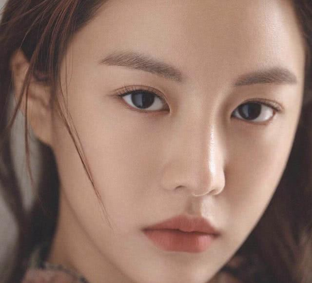 时隔一年, 韩国最美整容女高允真又动脸了, 网友: 这次整崩了