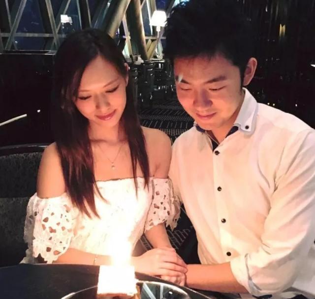 港姐冯盈盈晒大尺度床照 喊话好友:我在床上等你（组图） - 5