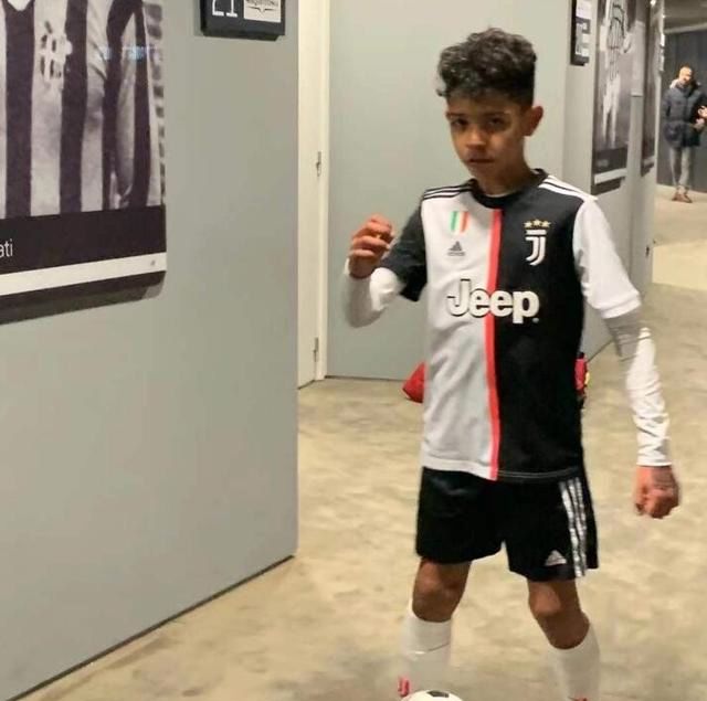 迷你罗走廊挥汗如雨,哥哥透露c罗还有两冠军梦想