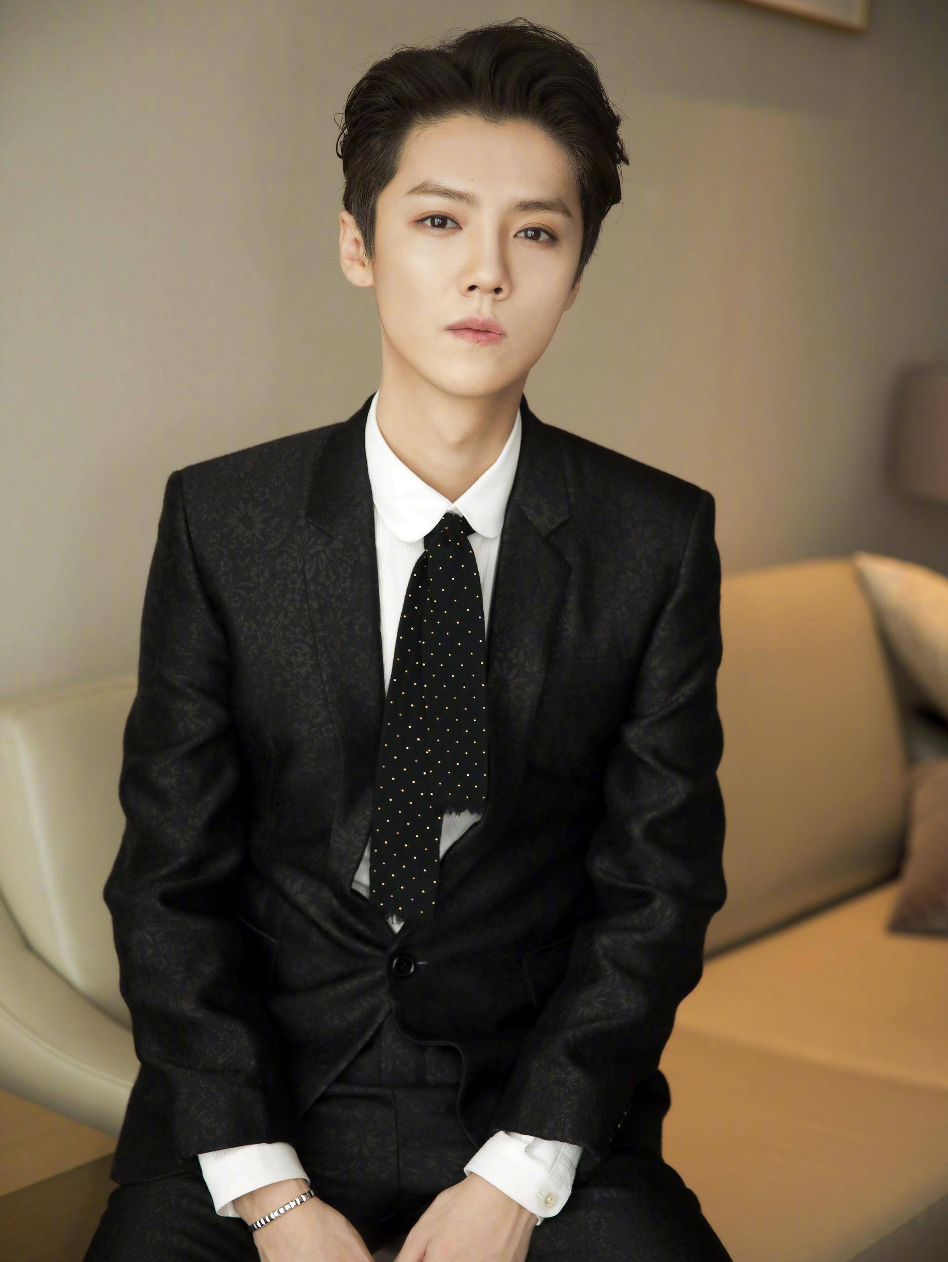 关晓彤鹿晗再次秀恩爱网友眼中却只有鹿晗与黄子韬的兄弟情