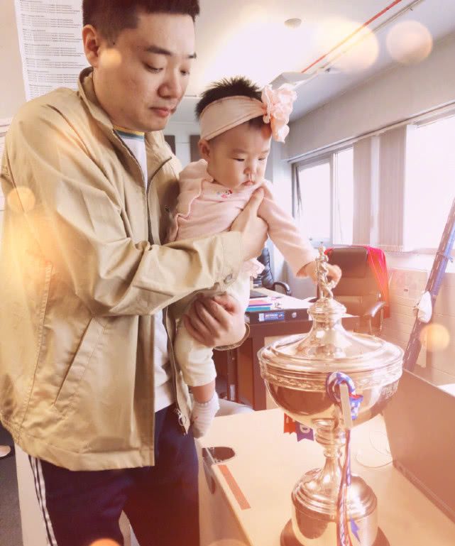 丁俊晖冲世锦赛冠军!终极梦想欲送给女儿,英锦赛夺冠兑现承诺休闲区蓝鸢梦想 - Www.slyday.coM 丁俊晖冲世锦赛冠军!终极梦想欲送给女儿,英锦赛夺冠兑现承诺休闲区蓝鸢梦想 - Www.slyday.coM