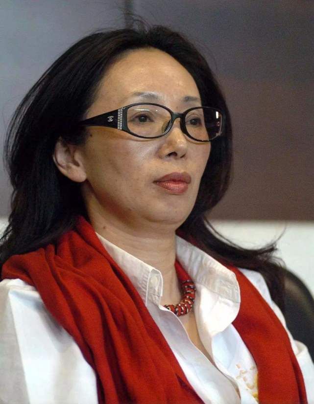 靠着结婚移民英国的中国女人,婚后回国赚走百亿