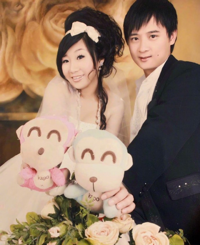 傅首尔十年前婚纱照曝光体型判若两人老刘头发浓密仍是妻管严