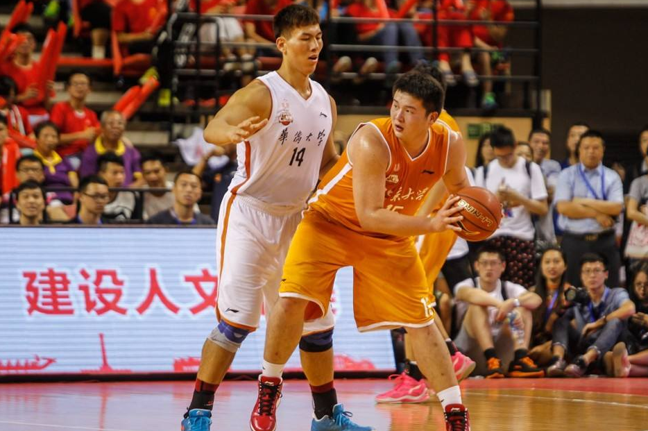 27岁张鸿林身高2米03,长高多亏奶奶1秘诀,打野球身价超百万