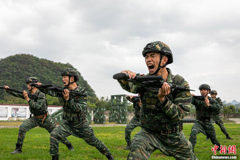 暮春之月广西桂林练兵场上特战队员迎来"魔鬼日"