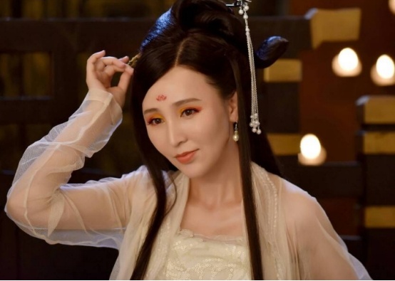 出演《灵魂摆渡》走红的她,被称为"最美孟婆",近照美到认不出