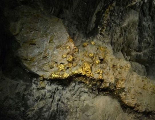 世界上最"可怜"的金矿,随手一挖就有金子,为何无人想去?