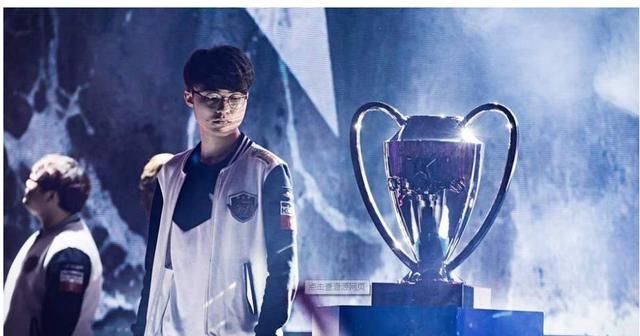 英雄联盟:看完ig比赛后,faker直播表示:向theshy学习打法?|玩家们|比