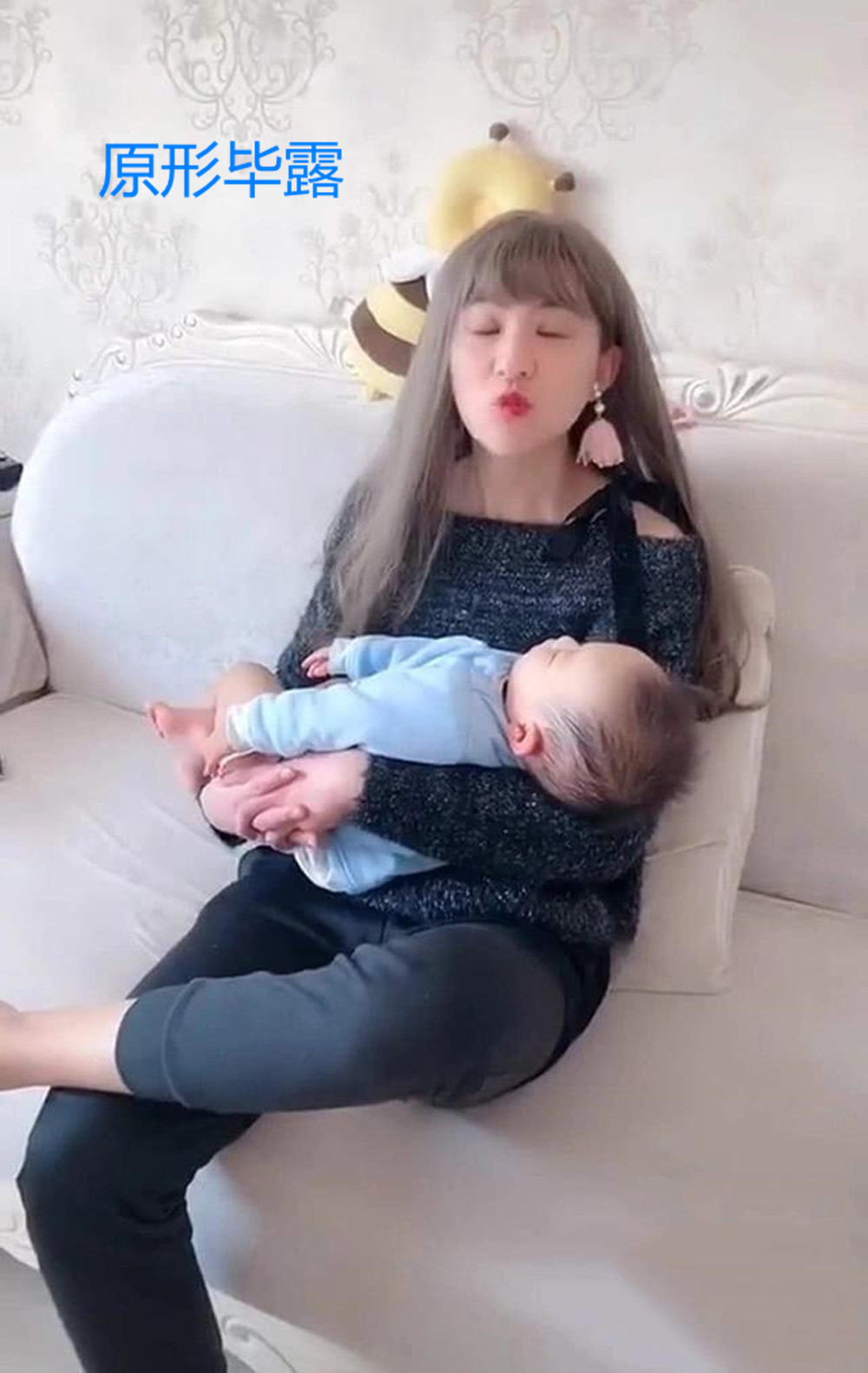 爸爸化妆成"宝妈"带娃,成功哄睡宝宝,网友:赢在颜值