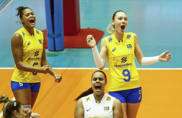 正如吉马良斯所说的那样,奥运会延期,让很多巴西女排老将有些进退两难