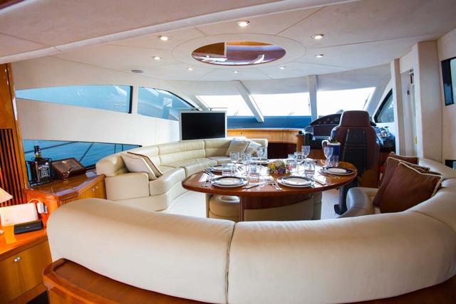 2000多万的进口豪华游艇,如今成为三亚唾手可得的便宜玩具