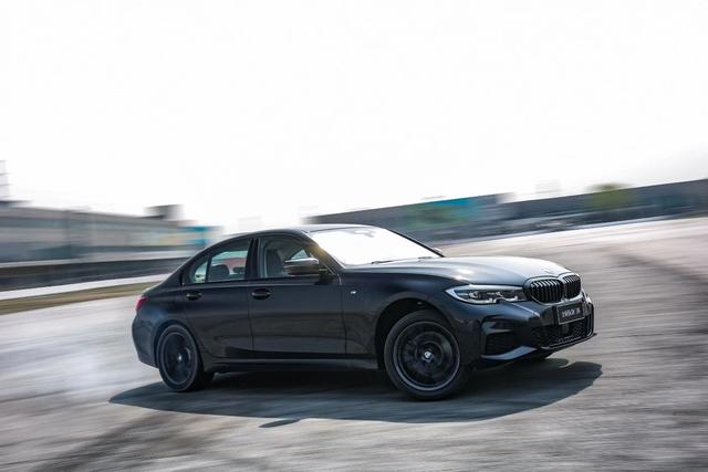 全新bmw 330i m 运动曜夜版:为热爱运动的你不留一丝妥协
