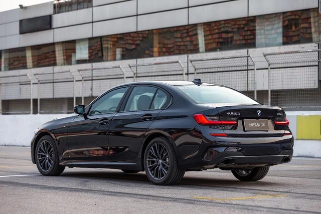 全新bmw 330i m 运动曜夜版:为热爱运动的你不留一丝妥协