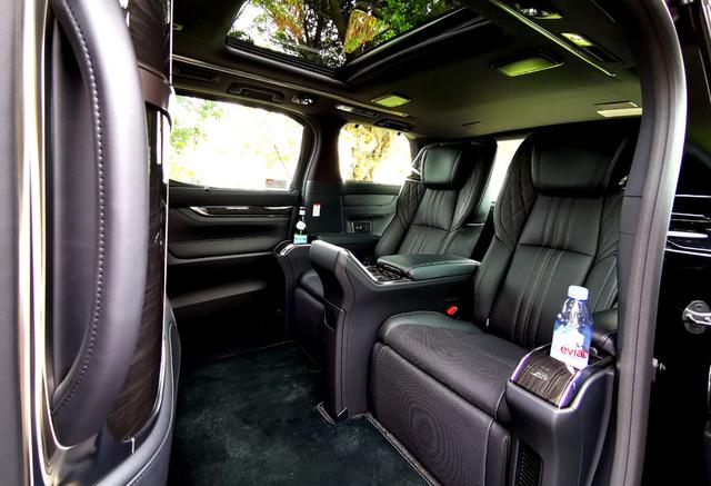 雷克萨斯lm 奢豪双后座