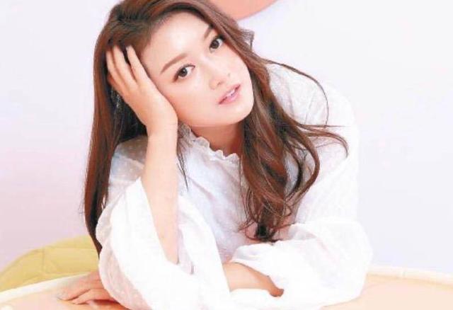 tvb小花直言觉得自己用情专一 惋惜与男友敌不过7年之痒|许俊豪|钟晴