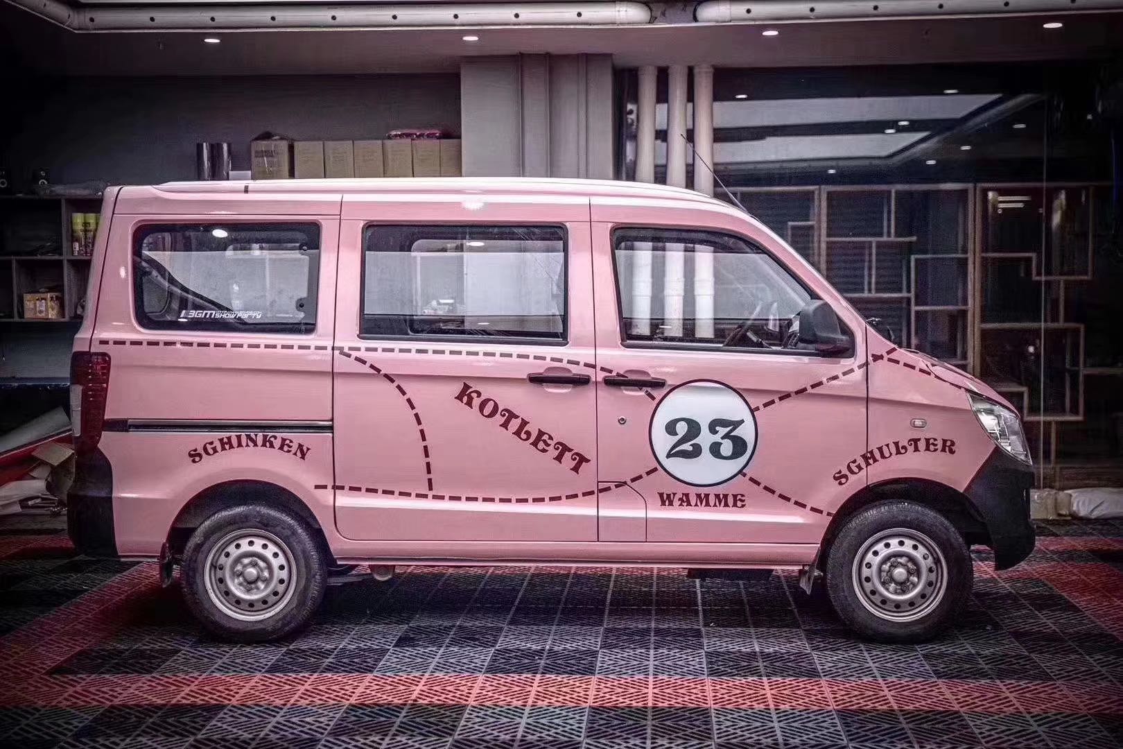 没钱不代表没文化 这辆五菱"粉猪"让保时捷也敬畏